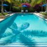 Rénover un carrelage de piscine sans remplacer le bassin