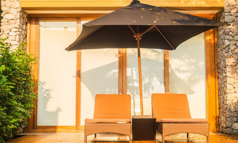 Parasol avec éclairage terrasse intégré