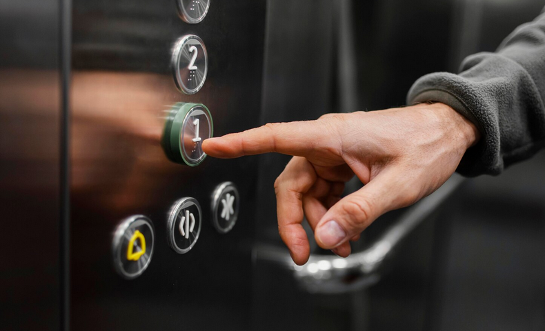 Installation ascenseur : gaine maçonnée ou pylône