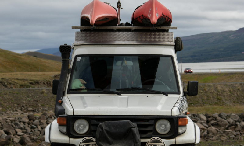Transporter deux kayaks : quel porte-kayak choisir