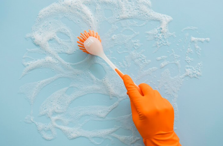 Enlever une tache de peinture : quels solvants utiliser à la maison