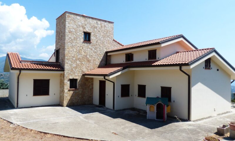 Comment intégrer parfaitement une extension latérale à sa maison ?