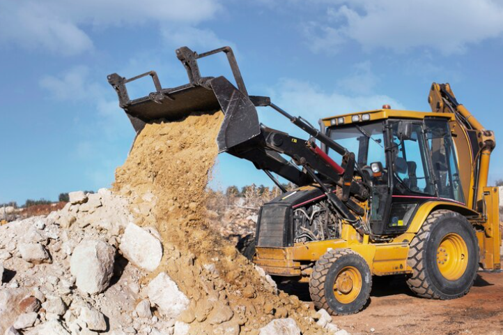 Évacuation de blocs de roche : engins spécifiques