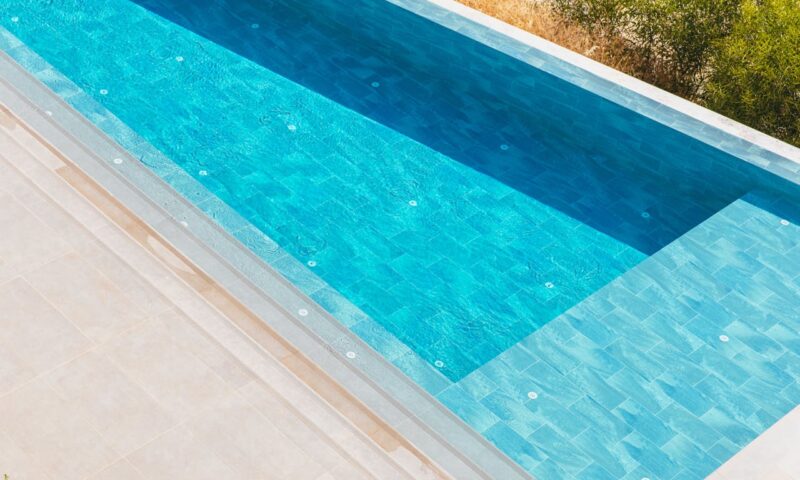 Adoucisseur d&rsquo;eau pour remplir la piscine : impact sur le TH dureté