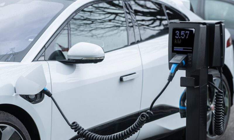 Borne de recharge : Câble de recharge spirale vs droit