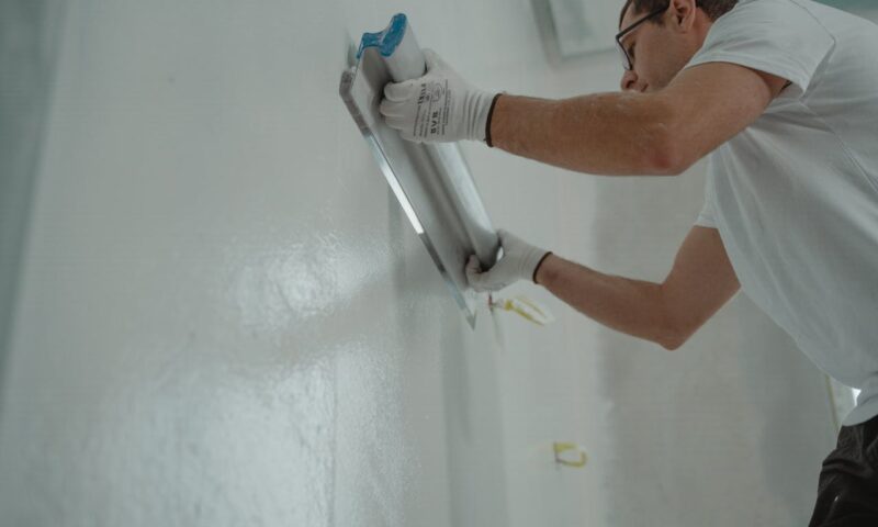 Maroufler le treillis armature dans l&rsquo;enduit : le geste de pro