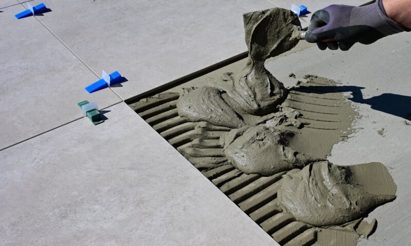 Rénovation sol continu sur carrelage : attention aux spectres