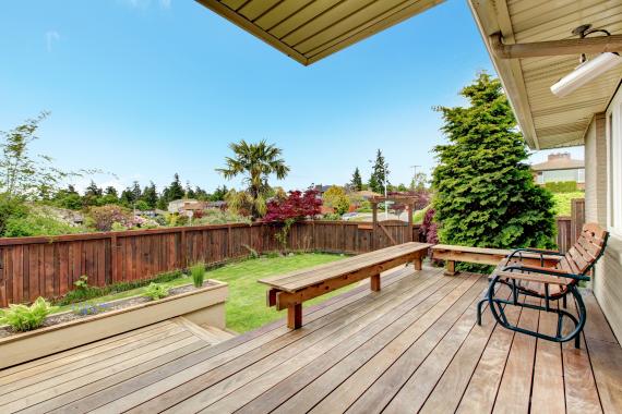 Terrasse en bois sur mesure pour aménager votre extérieur