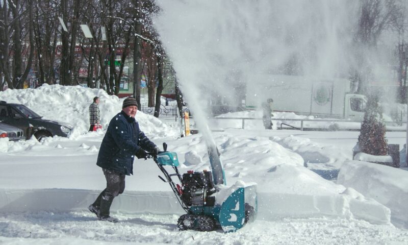 Souffleuse à neige à une ou deux phases : quelles différences pour l’utilisation ?