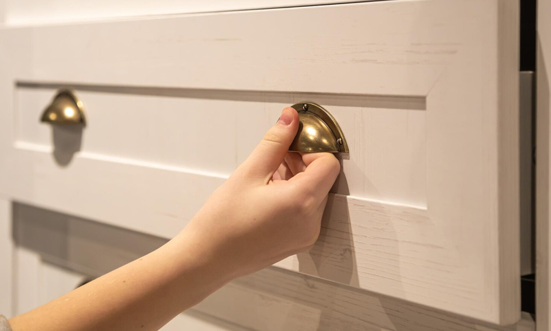 Comment relooker un meuble en changeant simplement les boutons