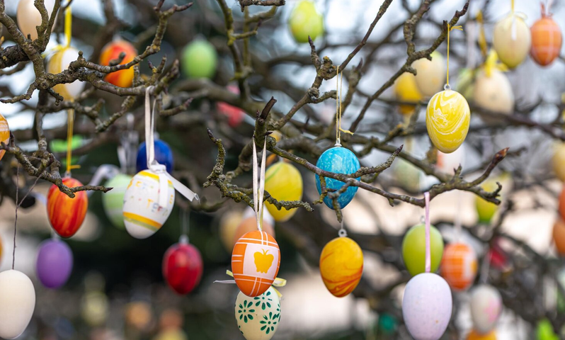 DIY : fabriquez votre arbre de Pâques en bois flotté
